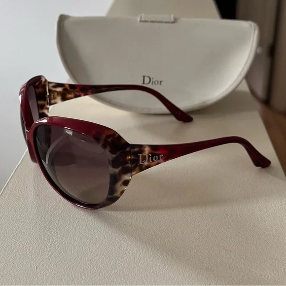Brand new,authentic”Christian Dior”sunglasses.Amazing,color-dark red and leopard - Picture 2 of 16
